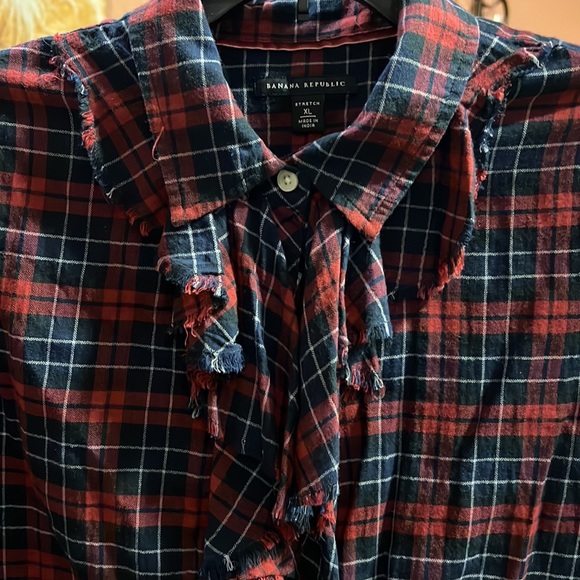 Banana Republic red and navy plaid button up long sleeve top Size XL - Picture 2 of 4